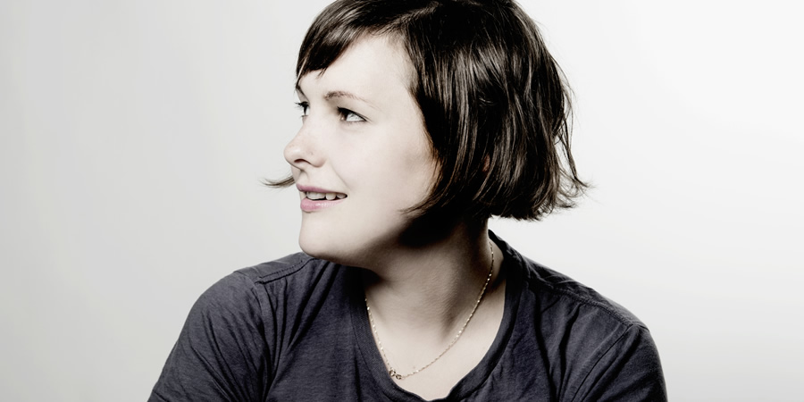 Josie Long. Copyright: Idil Sukan.